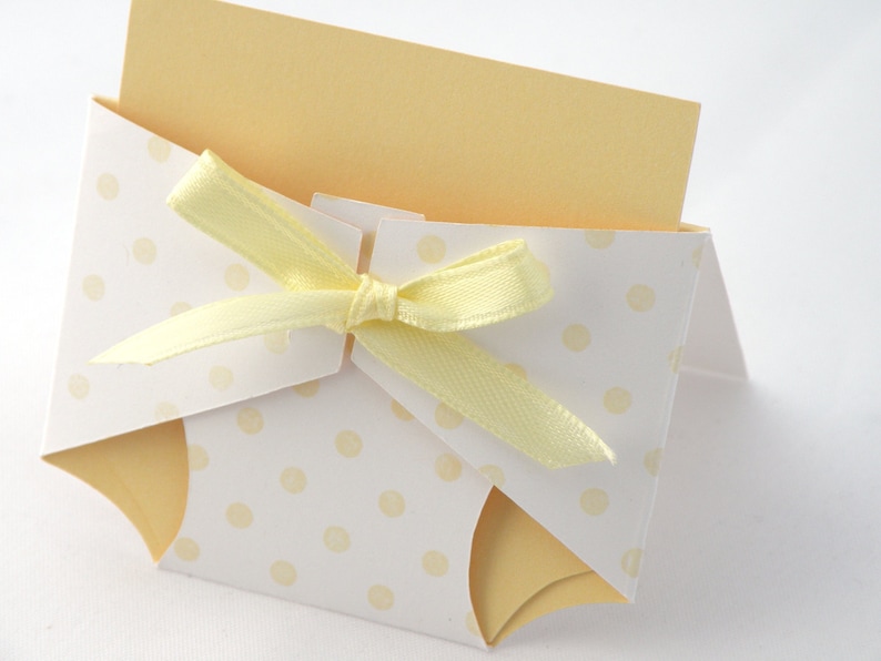 8 Polka Dot Diaper Place Cards in Yellow and White