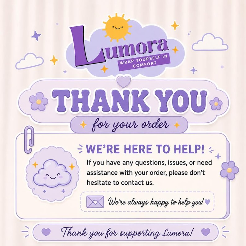 Puede incluir: Una tarjeta de agradecimiento en tono violeta claro con un sol sonriente y un gr&aacute;fico de nube. El texto dice Lumora Wrap Yourself In Comfort, Thank You For Your Order, We're Here To Help y Thank you for supporting Lumora con estrellas.