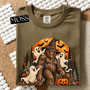 Halloween Shirt, Spooky Ghost Graphic Tee, Comfort Colors 1717 Moss Green Shirt, Vintage T-Shirt, Cute Halloween Gift zdjęcie 2