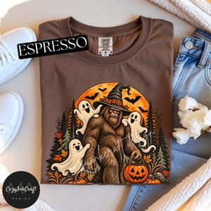 Halloween Shirt, Spooky Ghost Graphic Tee, Comfort Colors 1717 Moss Green Shirt, Vintage T-Shirt, Cute Halloween Gift zdjęcie 4