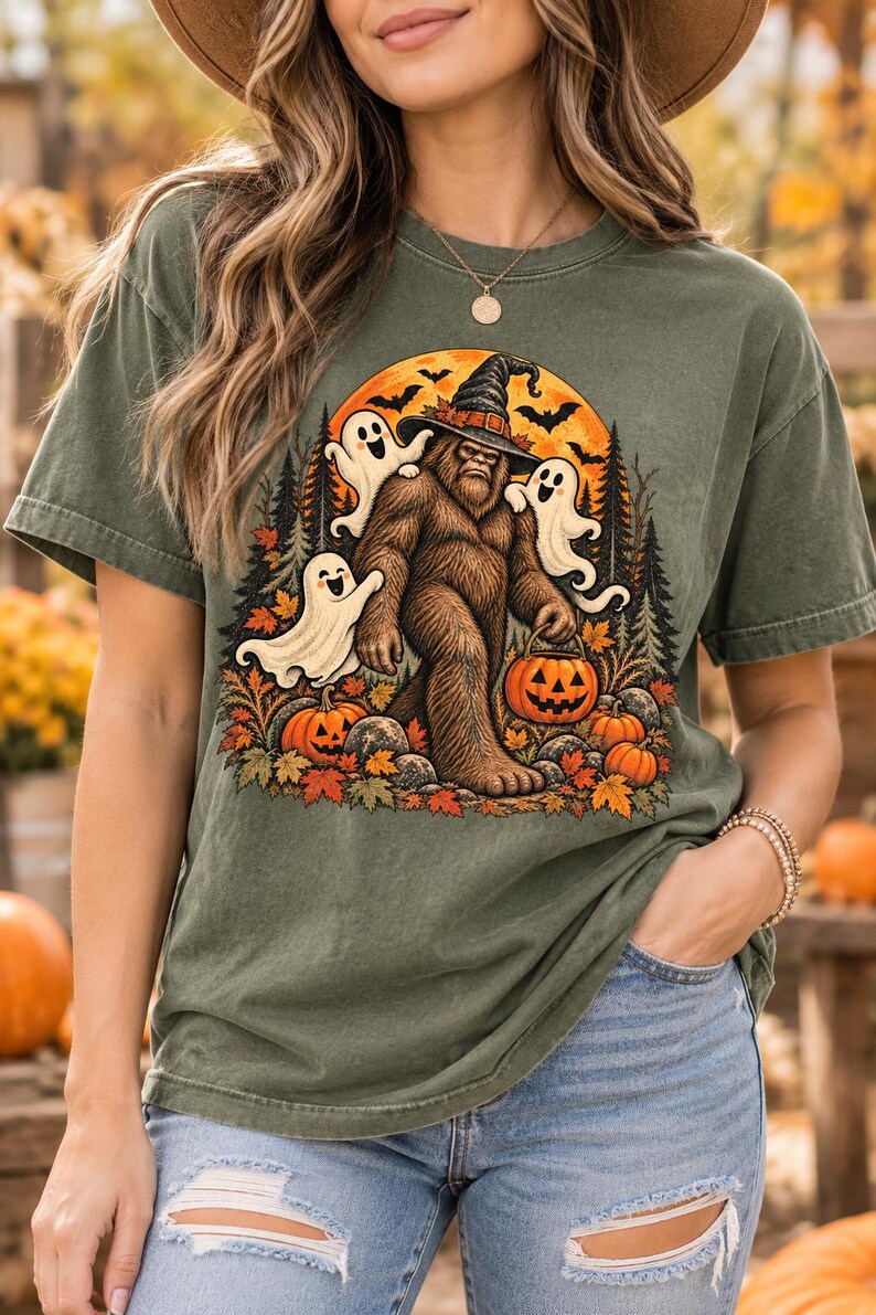 Halloween Shirt, Spooky Ghost Graphic Tee, Comfort Colors 1717 Moss Green Shirt, Vintage T-Shirt, Cute Halloween Gift zdjęcie 1
