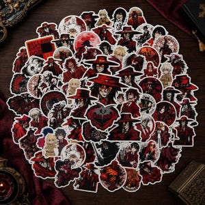 Może przedstawiać: Duża kolekcja naklejek z anime Hellsing przedstawiająca różne postacie w odcieniach czerwieni i czerni, w tym kwadratową naklejkę z napisem HELLSING GOD oraz naklejkę w kształcie serca z napisem HELLSING pogrubioną czcionką.