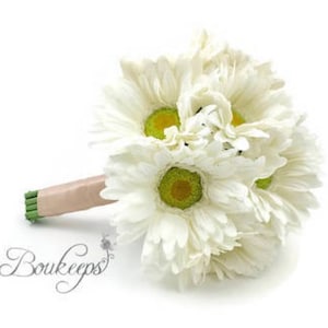CHOOSE RIBBON COLOR - Daisy Bouquet, White Daisy Bridal Bouquet, Flower Girl Bouquet, Toss Bouquet, Daisy Wedding, Bouquet, White Silk Daisy