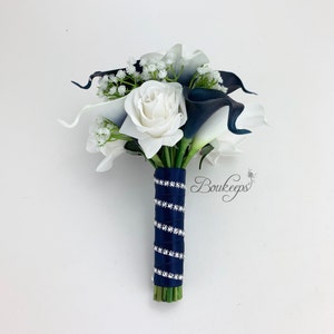 CHOOSE RIBBON COLOR - Navy Blue and White Calla Lily and Rose Bouquet, Navy Blue Bridesmaid Bouquet, Calla Lily Bouquet, Baby&#39;s Breath