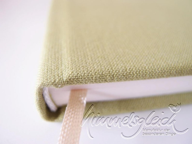 Guestbook Combi Uni green with bridal couple