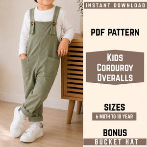 以下が含まれることがあります： 子供用コーデュロイオーバーオールとボーナスのバケットハットの即時ダウンロード可能なPDFパターン。6ヶ月から10歳までのサイズに対応。画像は、2つのフロントポケットと茶色のボタンが付いたオリーブグリーンのコーデュロイオーバーオールを示しています。