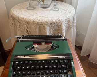 Vintage Silver-Reed Silverette II Portable Typewriter – Retro Forest Green QWERTY Mechanical Typewriter