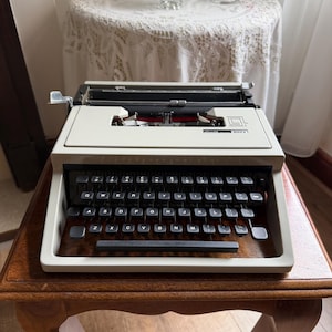 Olivetti linea 98 typewriter - Etsy 日本