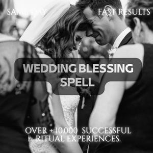 Puede incluir: Una fotografía en blanco y negro de una pareja con vestimenta de boda y las cabezas juntas. El texto superpuesto dice: SAME DAY FAST RESULTS, WEDDING BLESSING SPELL y OVER + 10.000 SUCCESSFUL RITUAL EXPERIENCES. La pareja está rodeada de invitados.