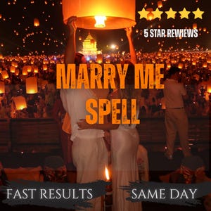 Peut inclure: Une scène nocturne montrant un couple tenant une grande lanterne en papier lumineuse sous un ciel rempli de lanternes flottantes. Le texte MARRY ME SPELL est centré en orange, avec 5 STAR REVIEWS en haut et FAST RESULTS SAME DAY en bas.
