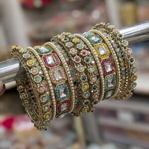 Janvi 2.0 armbandsset, traditionella indiska armband för kvinnor, etniska brudsmycken, bröllopsarmband, festliga accessoarer i Rajwadi-stil