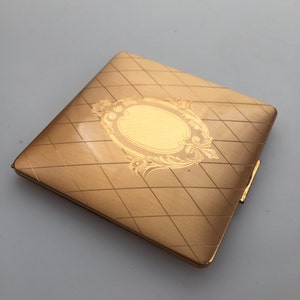 1950s Vintage ELGIN AMERICAN Powder Compact ENGRAVED Top  Make-up Compact Case Large Square Compact Vintage Compact Movie Prop
