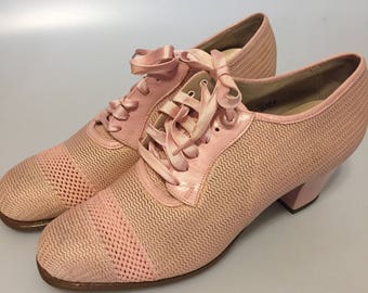 RARE 1950s Vintage PINK MESH Oxford Shoes Ladies Oxfords Cuban Heel Never Worn Old Store Stock Movie Prop Costume Accessory Mesh Oxfords