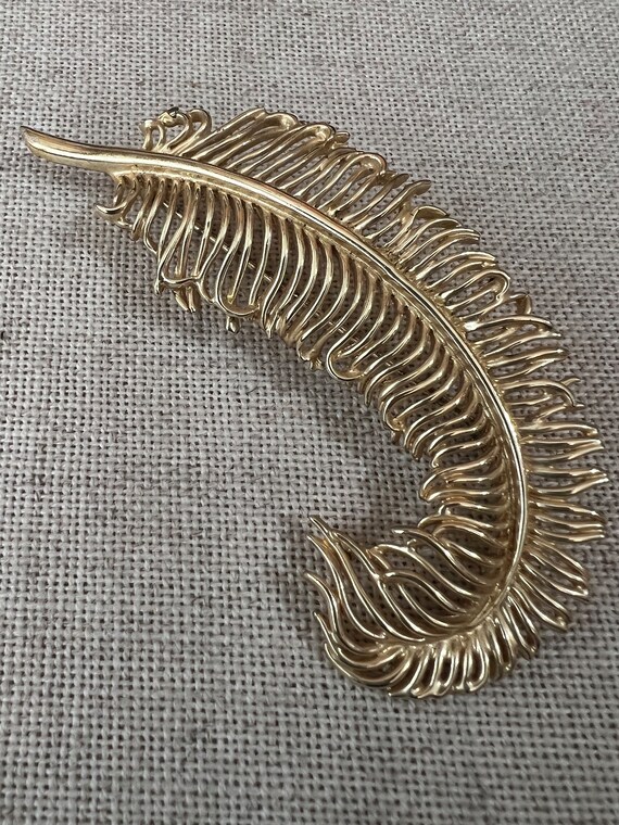 Large Vintage FEATHER BROOCH Looks Like CORO Gold… - image 2