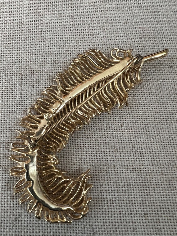 Large Vintage FEATHER BROOCH Looks Like CORO Gold… - image 3