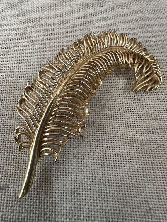 Large Vintage FEATHER BROOCH Looks Like CORO Gold… - image 1