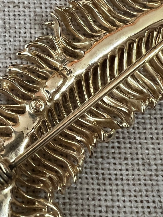 Large Vintage FEATHER BROOCH Looks Like CORO Gold… - image 4