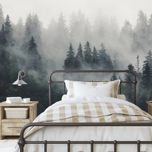 Misty Pine Tree Forest Landscape Peel and Stick Wallpaper Adesivo per la cameretta dei bambini Tessuto per la decorazione del bosco - Dimensioni personalizzate Murale n. 3171