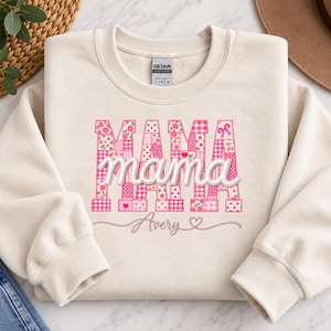 Felpa personalizzata per la mamma, girocollo con nomi personalizzati per bambini, maglietta per la mamma con patchwork floreale, regalo per la mamma a quadretti rosa, felpa con nome personalizzato