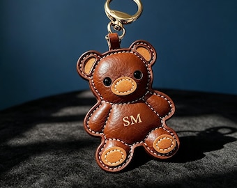 Gepersonaliseerde leren sleutelhanger met beertje en letter, sleutelhanger met beertje en eigen naam, schattige leren tashanger, gepersonaliseerd cadeau voor vrienden