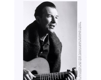 Pete Seeger Publicity Photo 5 x 7 Inches
