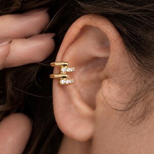 Orecchino a clip in oro, argento e zirconi cubici, orecchino singolo senza piercing, orecchino a fascia minimalista con cristalli, gioiello a strati per l'orecchio, orecchino a clip a doppio strato per l'elice.