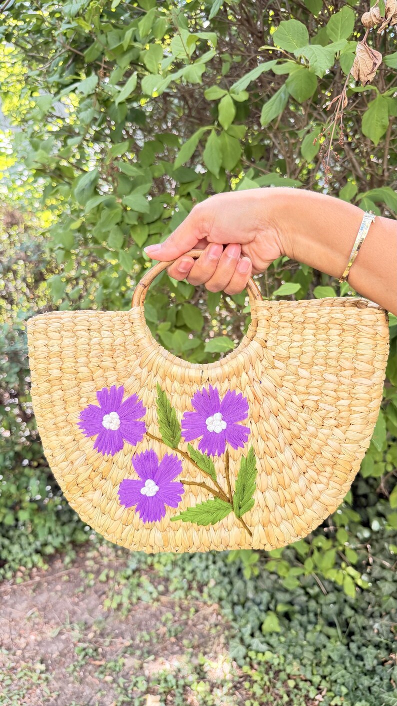 Avaniche Handwoven Reed Grass Handbag | 11 Inches | Floral Embroidered Straw Tote, Wooden Handles image 3