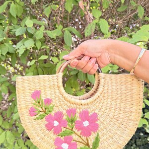 Avaniche Handwoven Reed Grass Handbag | 11 Inches | Floral Embroidered Straw Tote, Wooden Handles image 5
