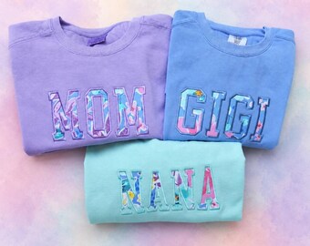Custom Appliquéd Sweatshirts, Personalized Name Crewneck, Cozy Embroidered Sweatshirt, Custom Fleece Pullover for her, comfort colors