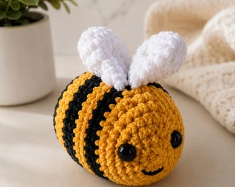Crochet Bumble Bee Pattern PDF |  Amigurumi Bumblebee Bag Charm | Cute DIY Bee Plush | Beginner Friendly Crochet Decor | Instant Download