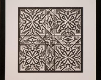 Roseta de ocho pliegues, primer cuadrado: 12 capas de cartulina cortada con precisión (45 x 45 cm).