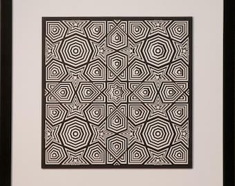Roseta de ocho pliegues, primer cuadrado: 12 capas de cartulina cortada con precisión (30 x 30 cm).