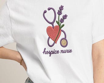 T-shirt infirmière en soins palliatifs, T-shirt stéthoscope brodé (fausse broderie), T-shirt cœur lavande mignon pour les soins palliatifs, Cadeau de remerciement pour les infirmières