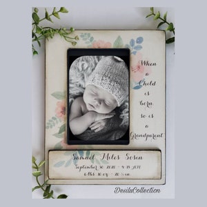 New Grandparent Gift | First Grandchild | Grandparent Picture Frame | Pregnancy Reveal When A Child Is Born Grandparents Frame | Floral