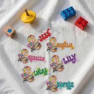Parche bordado personalizado Vintage Groovy Name Girl, parche termoadhesivo floral estilo hippie retro, parche de velcro moderno para adolescentes, decoración para chaquetas
