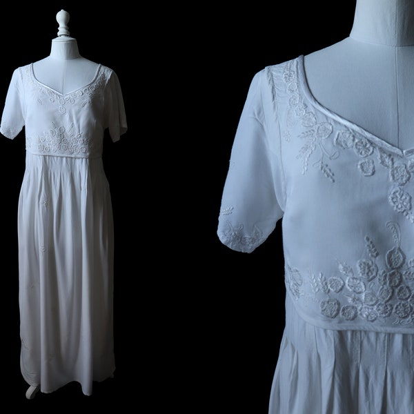Vintage robe longue, blanche, brodée, manches courtes. Marque Jacqueline Riu