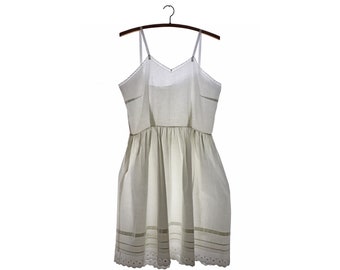 Vintage 1950/60 white slip dress / dress in cotton and eyelet embroidery