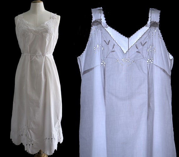 Lingerie 1900's, Old cotton dress, hand embroidere