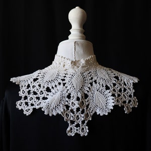 Old large ecru collar made with crochet zdjęcie 3