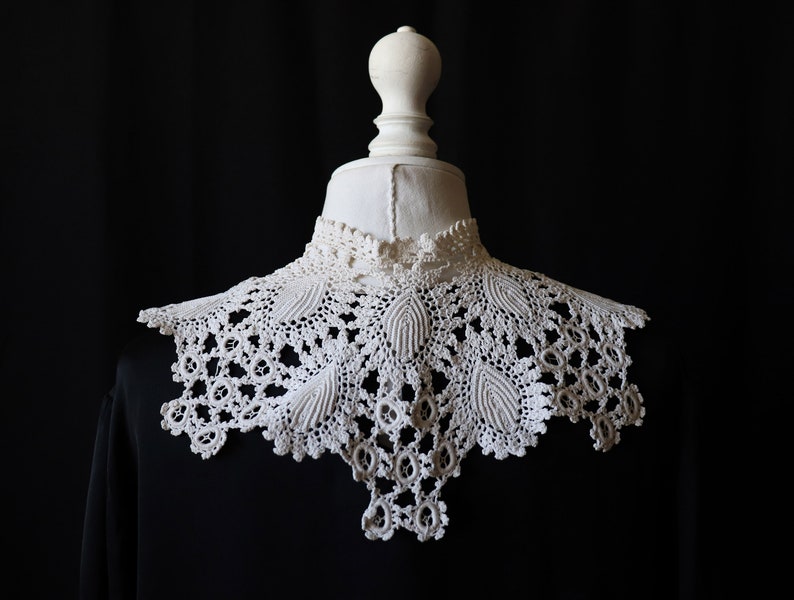 Old large ecru collar made with crochet zdjęcie 3