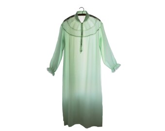 Vintage Light green nightgown, long sleeves