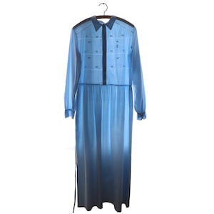 1940 Chemise de nuit longue brodée main, manches longues, bleu ciel