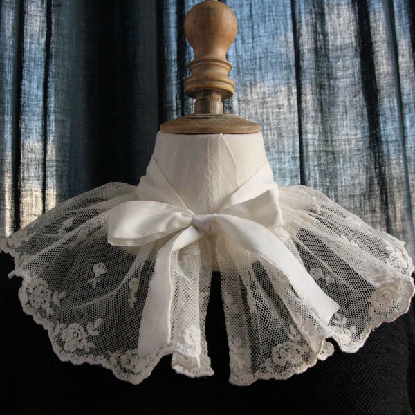 Removable  collar, romantic style, off-white lace, tulle embroidered