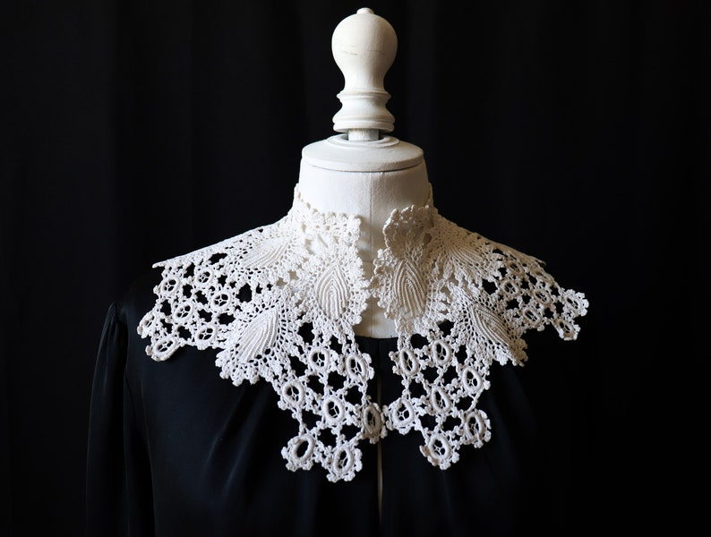 Old large ecru collar made with crochet zdjęcie 1