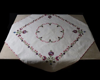 Ancienne petite nappe carrée écrue, broderie florale multicolore faite à la main