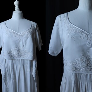 Vintage robe longue, blanche, brodée, manches courtes. Marque Jacqueline Riu image 2