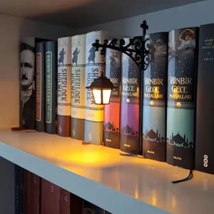 Library Lantern – Mini Bookshelf Lamp, Fantastic Shelf Decoration, Warm and White LED Bookshelf Lamp
