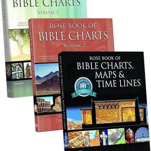 Peut inclure: Trois livres de référence intitulés Rose Book of Bible Charts, Volume 3 en vert clair, Volume 2 en rouge, et Bible Charts, Maps & Time Lines en noir. Chaque couverture présente des images photographiques de sites historiques et d'artefacts.