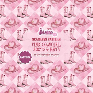 Pode incluir: Um padrão contínuo com botas e chapéus de cowgirl cor-de-rosa sobre um fundo xadrez rosa claro. O texto central diz Petaline Art, SEAMLESS PATTERN, PINK COWGIRL BOOTS & HATS, 12x12 inches 300dpi, e um emblema circular com PATTERN.