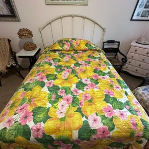 1970er Jahre Flower Power Steppdecke Queensize gelb pink grün